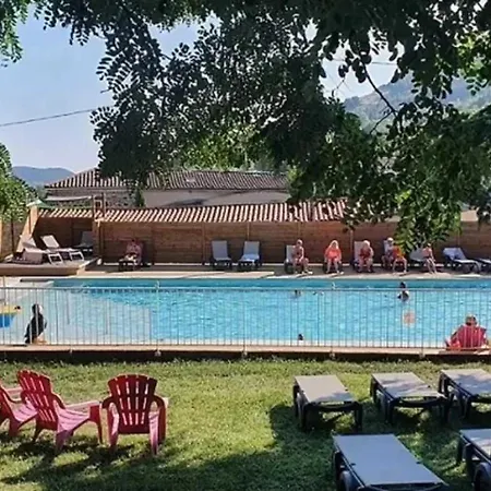 3 Etoiles - Piscine - Eeigai