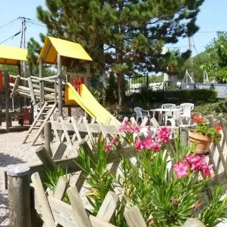 3 Etoiles - Piscine - Eeigai *